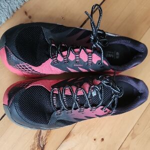 Merrell Women's Black and Pink Athletic Shoes